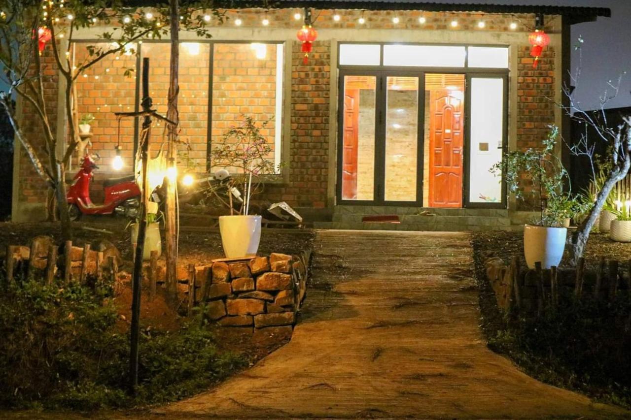 Big Mang Den Homestay Kon Von Kla Esterno foto