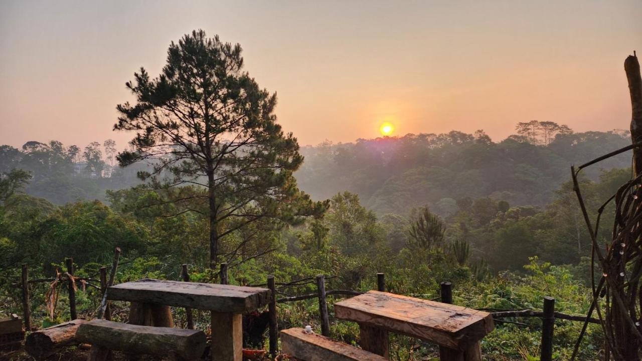 Big Mang Den Homestay Kon Von Kla Esterno foto